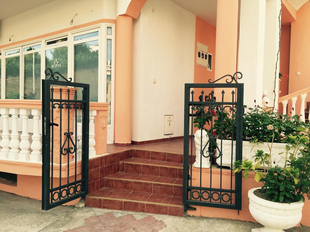 Apartments Delfin Улцин Екстериор снимка