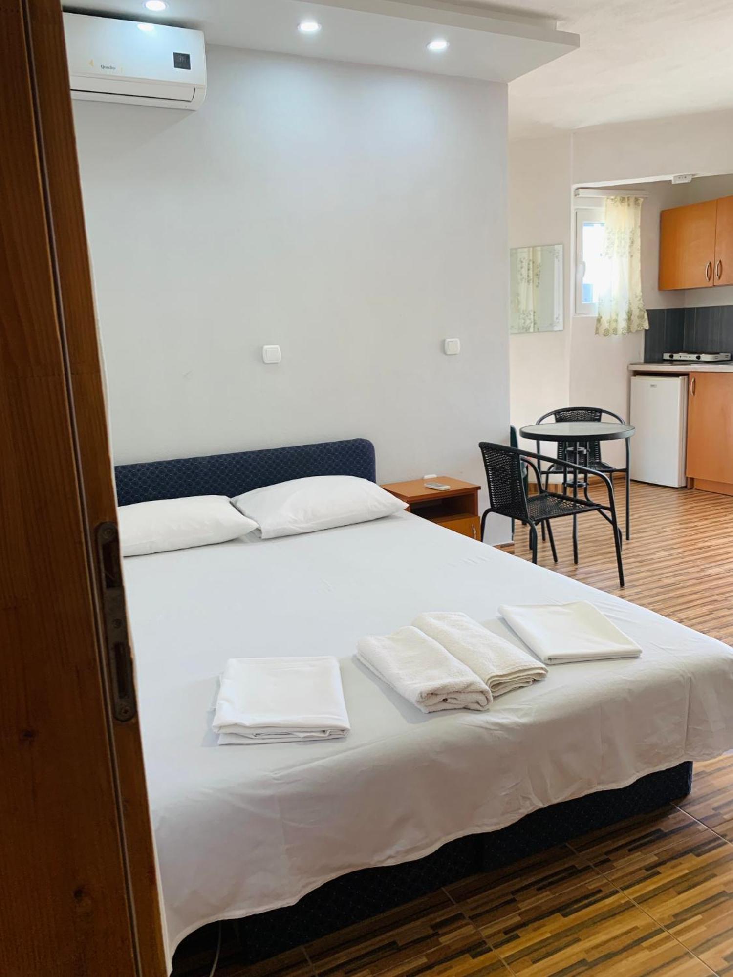 Apartments Delfin Улцин Екстериор снимка