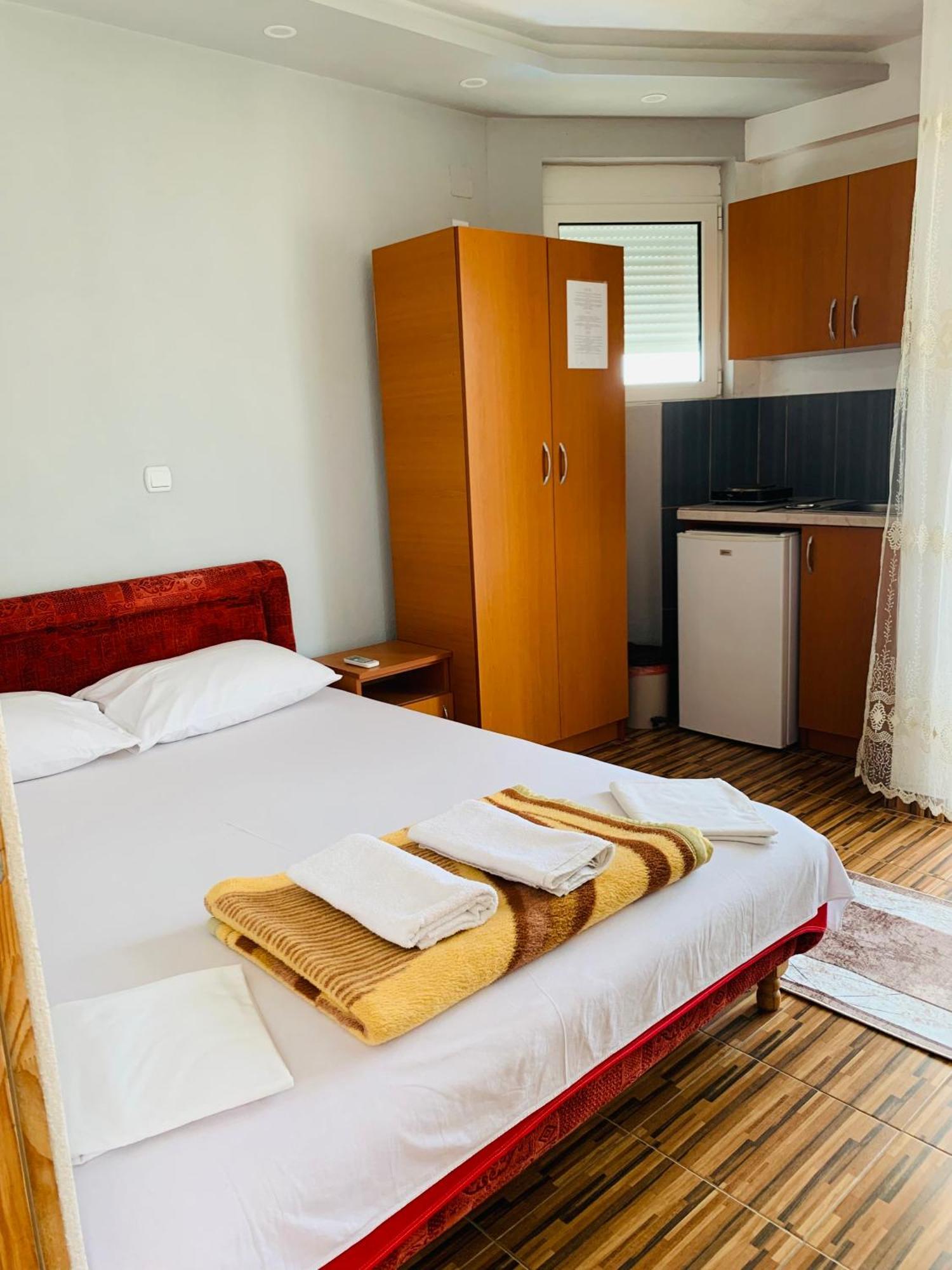 Apartments Delfin Улцин Екстериор снимка