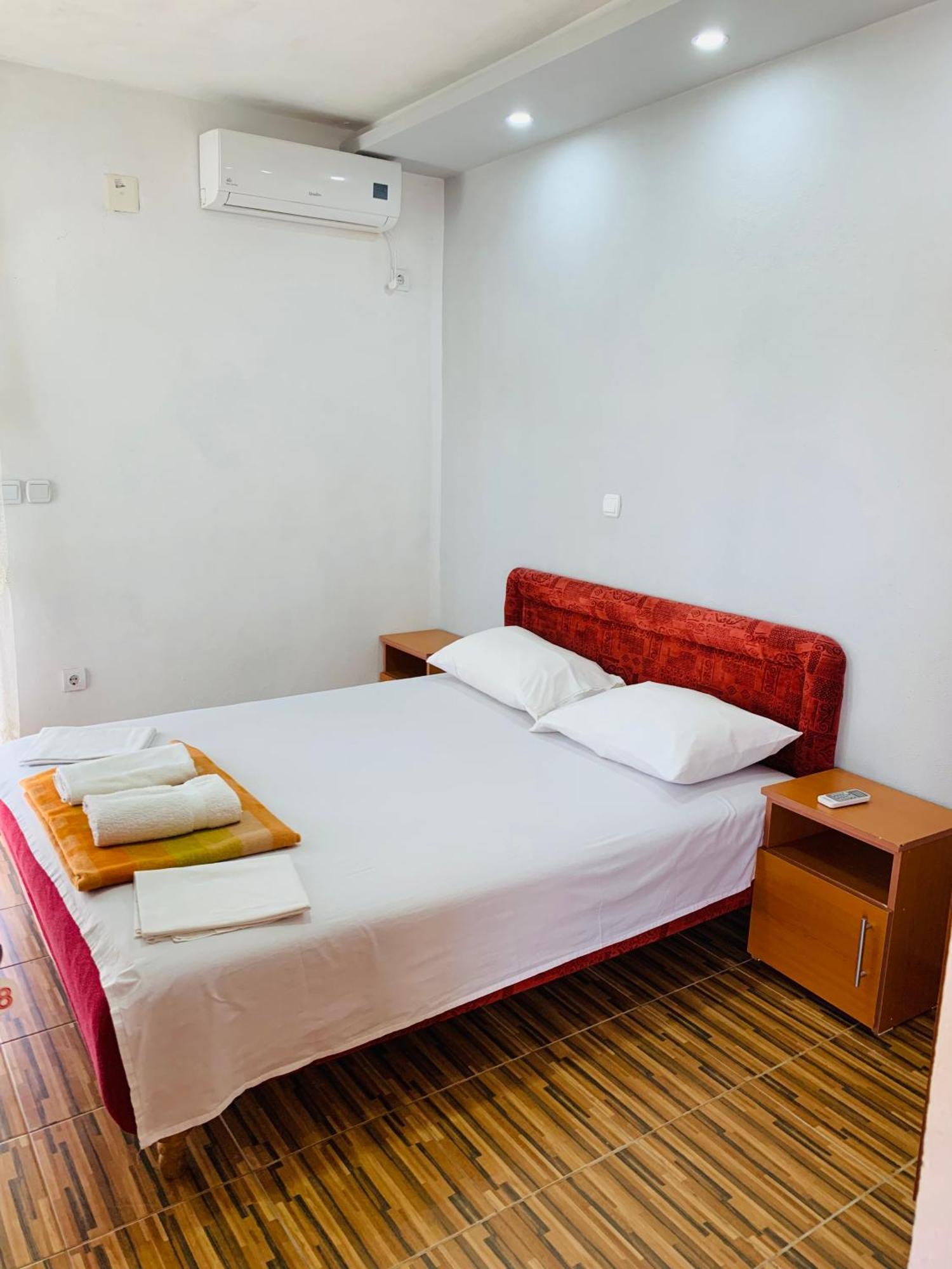Apartments Delfin Улцин Екстериор снимка