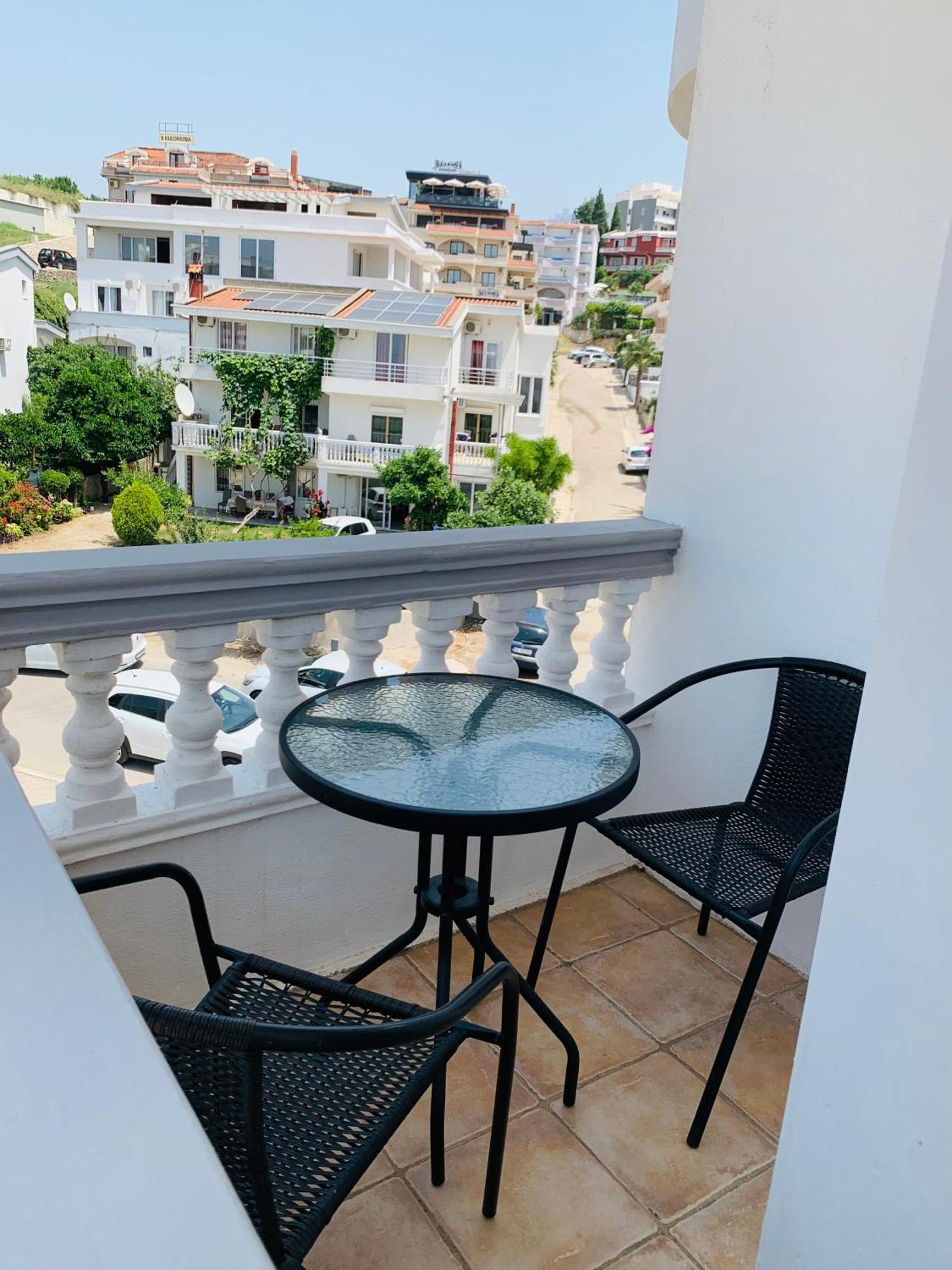 Apartments Delfin Улцин Екстериор снимка